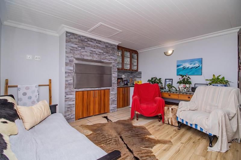 9 Bedroom Property for Sale in Outeniqua Strand Western Cape